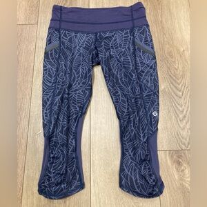 Lululemon Run A Marathon Crop ll Blue Pretty Palm Black Angel Wing Sz 4